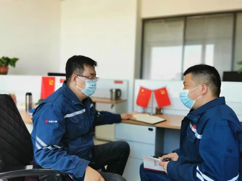 1695626286528018056.jpg 常態(tài)化開(kāi)展黨員群眾談心談話(huà),及時(shí)掌握職工“急難愁盼”問(wèn)題.jpg