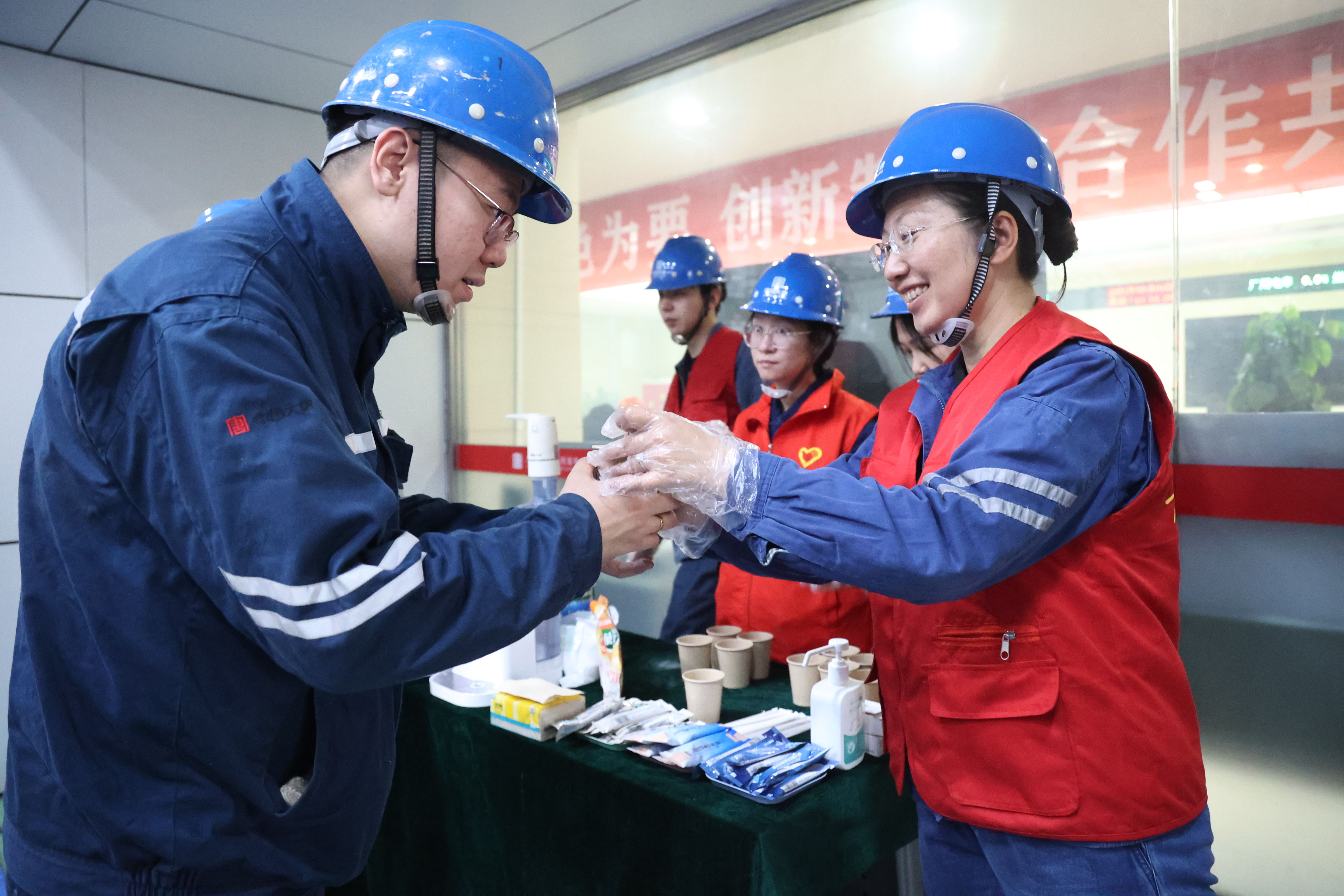 1709621148473068579.jpg 托克托發電公司:大唐青年志愿服務再出發 (3).jpg